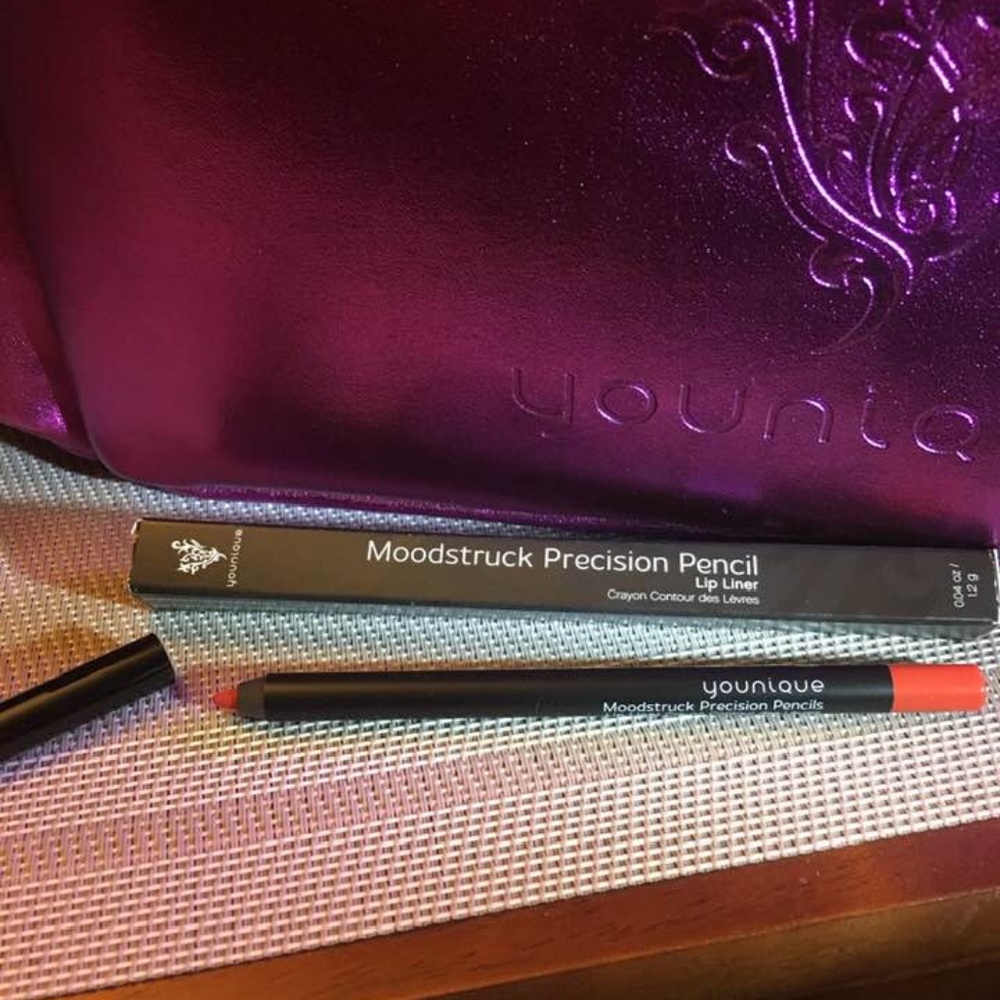 Younique Moodstruck Precision Lip Liner in Popular